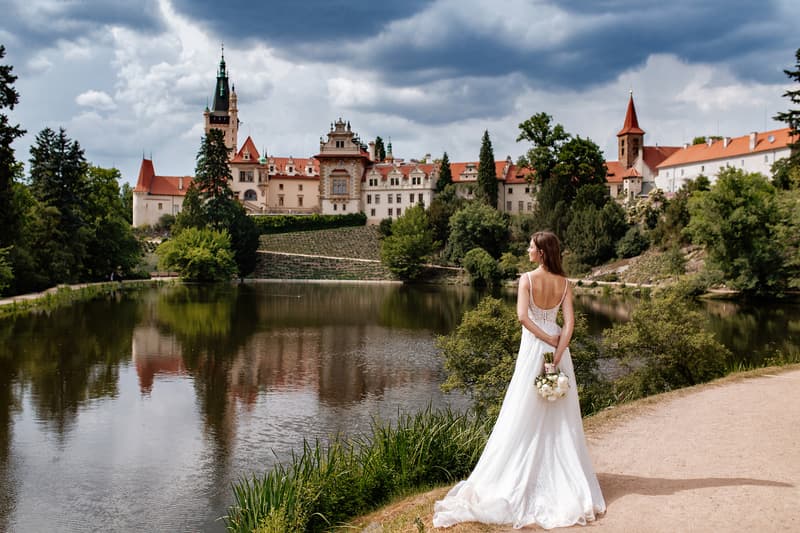 Wedding in Pruhonice castle, near Prague
